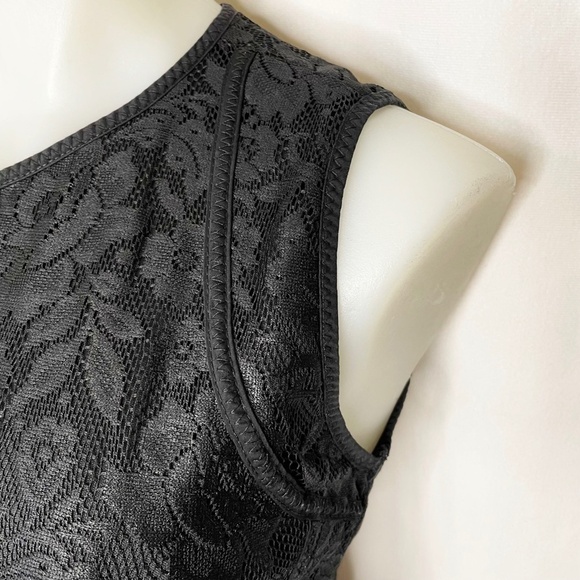 BLACK Lace Sleeveless Top 🤍 - Picture 5 of 6